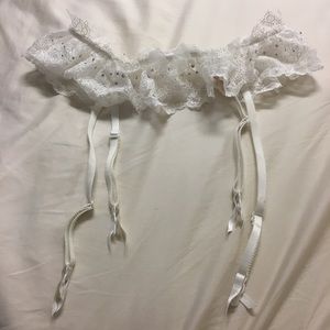 Victorias Secret Dream Angels Embellished Lace Ruffle Garter Belt M/L NWT Bridal